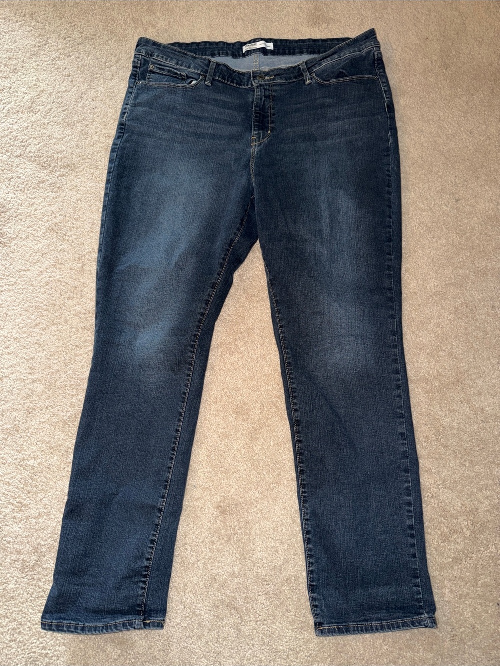 Women’s Levi’s Mid-Rise Straight Leg Jeans in Medium/Dark Blue Size 20M -W35 L32